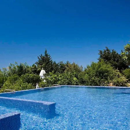 Paros Sleeps 10 Pool Air Con Wifi T478599 *