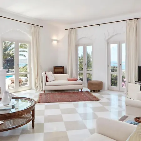 Paros Sleeps 10 Pool Air Con Wifi T478599