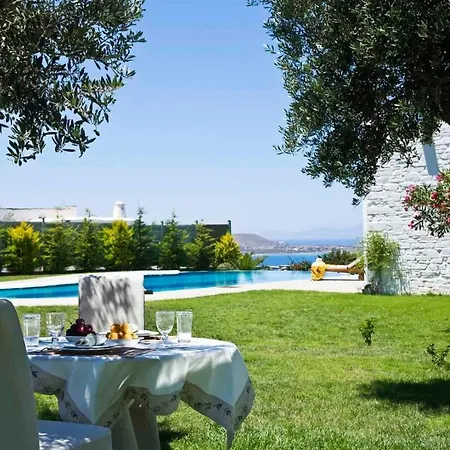 Paros Sleeps 10 Pool Air Con Wifi T478599