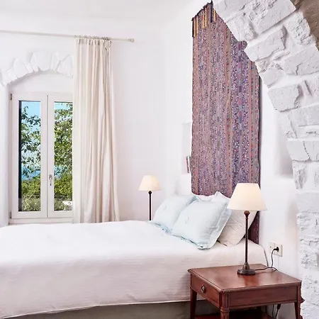 Paros Sleeps 10 Pool Air Con Wifi T478599 Βίλα *